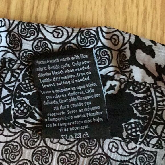 Ladies poly crepe button front blouse in 3 x large - Picture 8 of 8